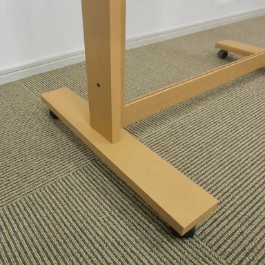 キャスター付き脚部