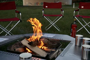 アウトドアリラックスミーティングの焚火