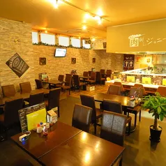肉刺しジョニー店内