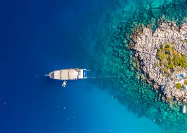 アンタルヤのターコイズブルーの海