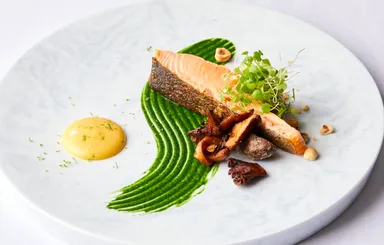 山梨県産富士の介のポワレ　栗とクレソン