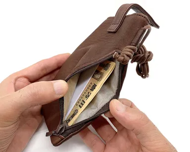 ポケットの空き口も大きくて出し入れしやすいです