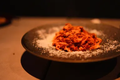 製麺からおこなっているボロネーゼも500円での提供