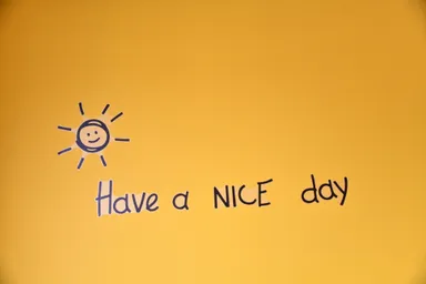 いるだけで元気になるようなカラーの背景になっております