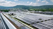 2. 我が社の多くのビルの屋上には太陽光発電システムが設置されています。