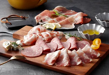 生ハムの本場にも引けをとらない黒豚熟成生ハム