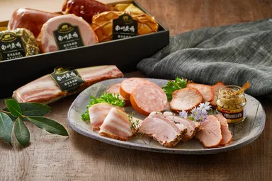 ギフトにおすすめ、色々な形の黒豚が楽しめる贅沢な8点セット