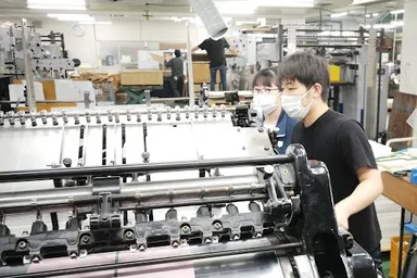 アナログな機械を使用して作成