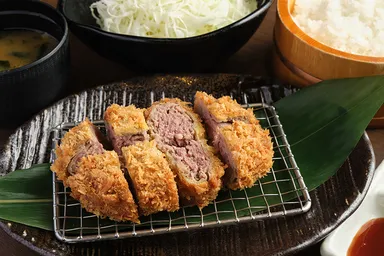 ○牛キムカツ膳 2,420円(税込)