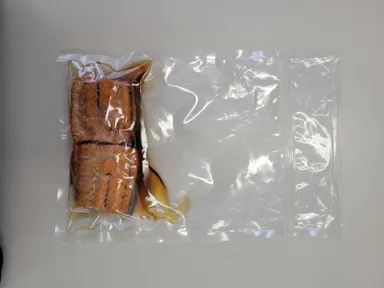 鮭焼付け：新潟伝統の調理方法「焼付け」。銀毛というオス鮭を使用