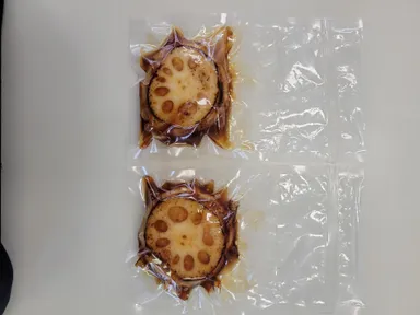 蓮根ハンバーグ：五泉市名産の蓮根「五泉美人」と魚沼産「深雪餅豚」で