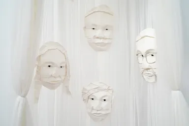 ミャンマー インスタレーション「Masking／Unmasking Death 」　／写真：冨田了平