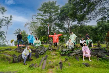 インドネシア グヌンパダン遺跡視察　／写真：冨田了平