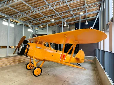 練習機「赤とんぼ」実物大模型