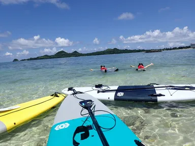 お昼のツアーは誰もいないビーチに上陸してのんびりタイムもあり。