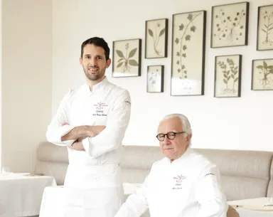 写真左：マルタン・ピタルク・パロマーシェフ(エステール)　写真右：アラン・デュカス氏