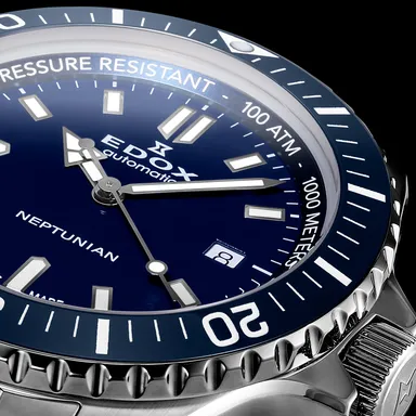 コレクションでは初となる、1,000m防水を実現