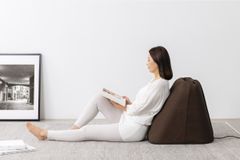 背もたれクッション型マッサージャー「buno」