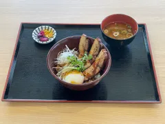 「炙りチャーシュー丼（温玉のせ）」     