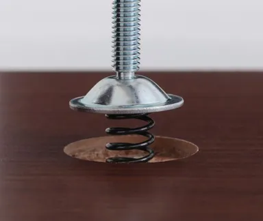 緩まないバネ仕様