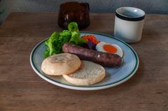 朝食プレート 825円(税込)(予価) イングリッシュマフィン,サラダ,卵,ベーコン,スープ