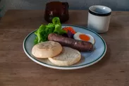 朝食プレート 825円(税込)(予価) イングリッシュマフィン,サラダ,卵,ベーコン,スープ