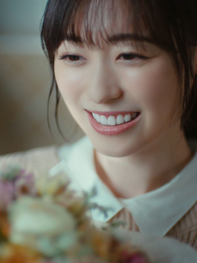 福原遥、恋の移ろいを表現したWeb動画公開。
恋する女の子の素直な表情変化に釘付け！
「甘い」「甘酸っぱい」「ほろ苦い」3つの瞬間を描く。
挑戦してみたい役や、大胆派・慎重派かなど伺ったインタビューも！
ハロウィンは「ゾンビの仮装をして友達を驚かせてみたい（笑）」