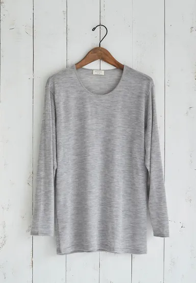 ～ゆる着～リラックスウェア(レディース・ライトグレー)／「暮らしとおしゃれの編集室」(主婦と生活社)／撮影：田中 信吾