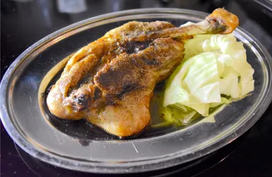 讃岐の名物「骨付鳥・ひな」