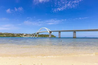 瀬底大橋(2021年撮影)