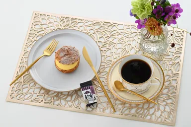 パリをイメージしたテーブルコーディネート