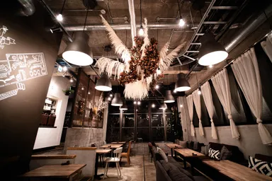 YR CAFE by恵比寿楽園テーブル　内観