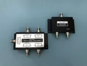 GNSSフルバンド対応 4分配器「D4A1400T」(左) と 2分配器「D2C1400T」 