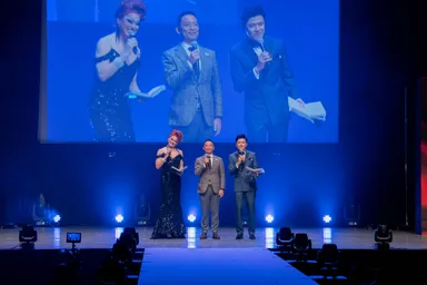 渋谷区長の長谷部 健氏(中央)