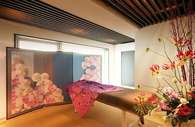 「ルナシア」三条店