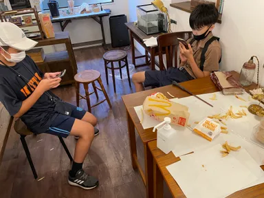 ポテトの比較実験を終えた生徒