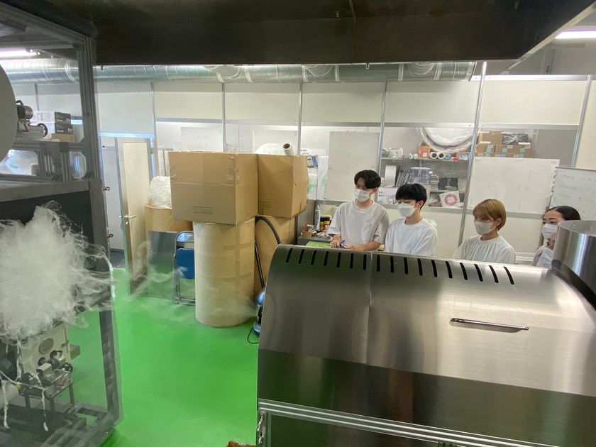 ―ナノファイバーを用いた新商品を明大生が提案！―
明治大学社会連携機構による学生参加型プロジェクト
「新素材ナノファイバーの未来にMEIJI が挑む その価値をどう活かす」
の成果報告会を開催