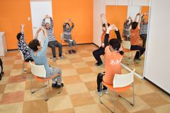 理学療法士考案の体操を実施