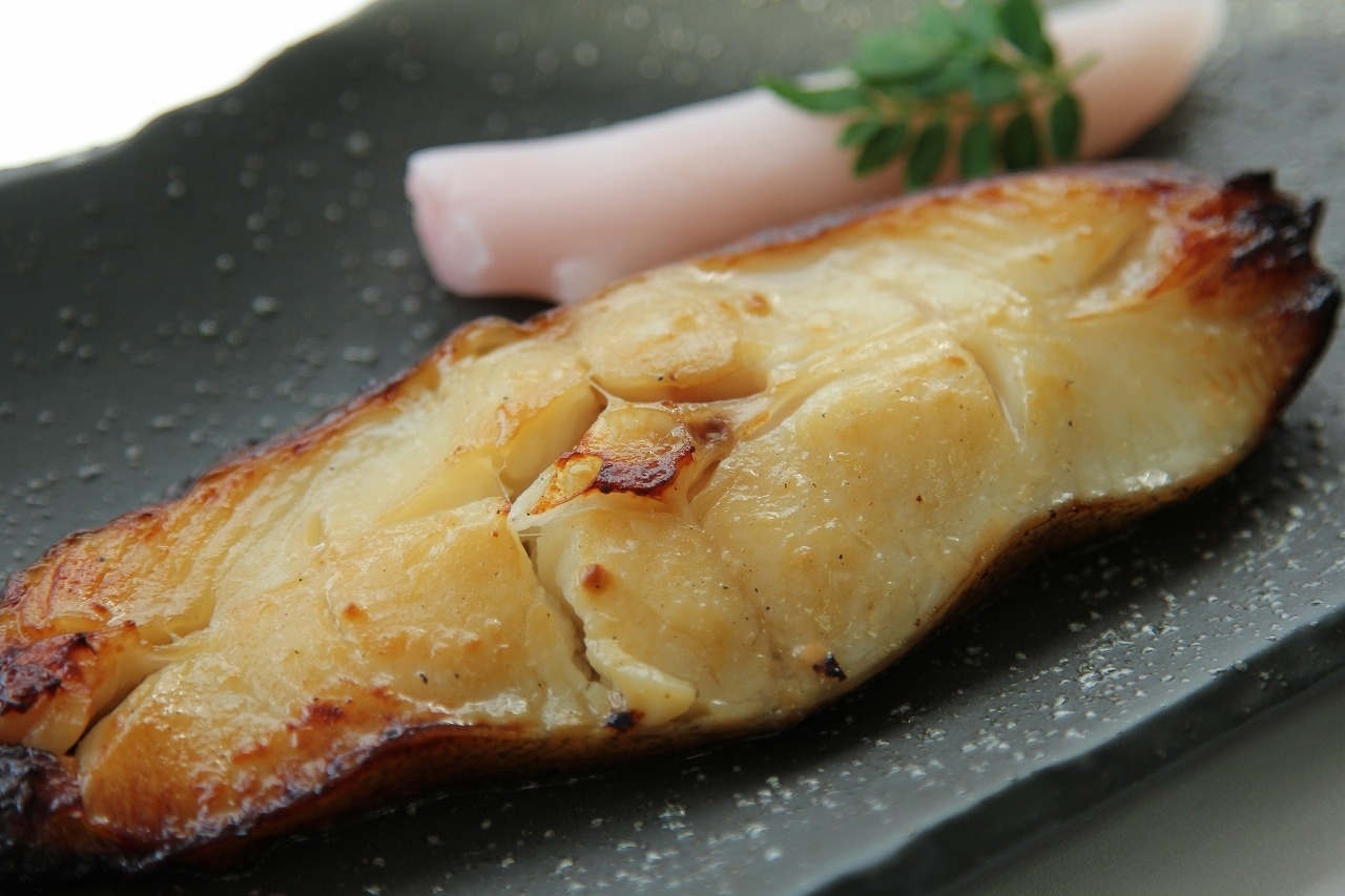 お魚＋発酵パワー(塩麹・味噌漬け・粕漬け)＞でおいしく健康に！ 通販サイト「にっぽん海鮮市場 彩り百鮮」が2月5日～、漬け 魚シリーズを1切れ100gとボリュームアップ！新商品も投入！｜山津冷蔵食品株式会社のプレスリリース