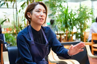 「肩肘張らずにリラックスしていただきたい」と話すザ・ラウンジマネージャーの澤井様
