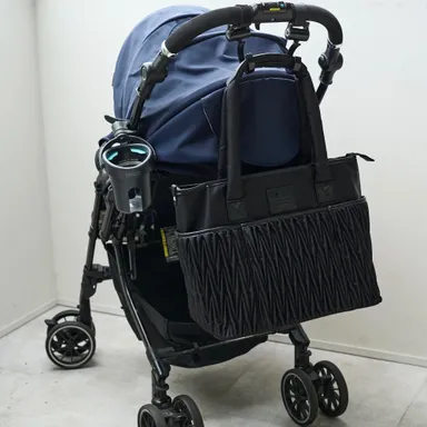 ポケットはベビーカー移動が楽になるよう設計