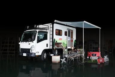 「EXPEDITION EAGLE Colemanモデル」(写真のアウトドア用品等は別)