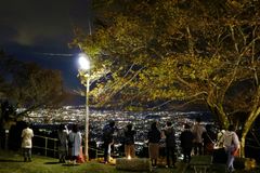 ケーブル比叡駅付近からの夜景観望の様子