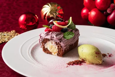 Dolce　｜ ベリーのティラミス ノエル仕立てとピスタチオのアイス