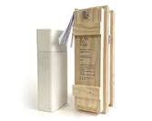 白磁製ボトルと木箱