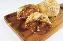 【イルマットーネ　アルル】北海道ポテトのルーあふれる焼カレーパン