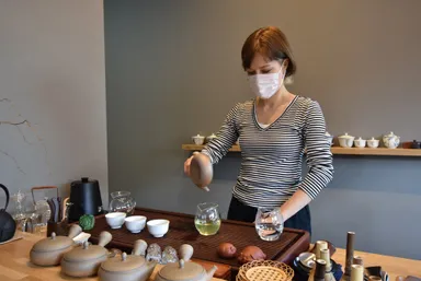 お茶を煎れるのも楽しめるカウンター