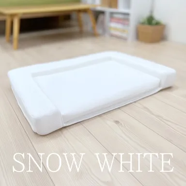 SNOW WHITE