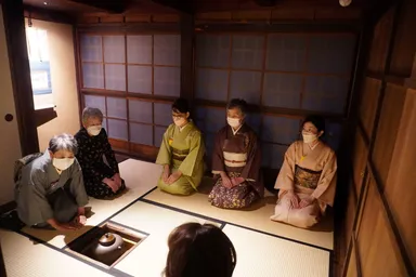 谷屋の利用　お茶事の様子