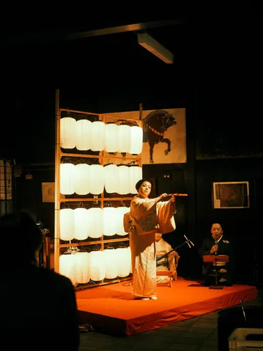 日下部民藝館　宴の様子　地元の芸者さんによるお座付き